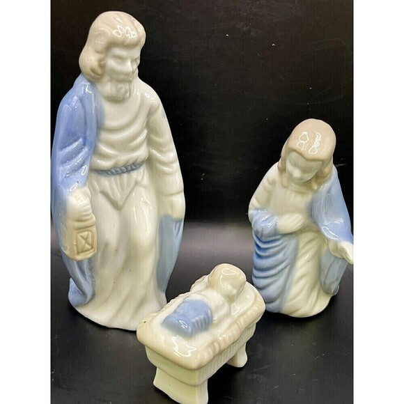 Vintage NATIVITY HOLY FAMILY Joseph,Mary,Baby Jesus Set in Blue and White Taiwan - Picture 3 of 6